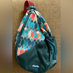 Kavu Women's Geometric Sling Bag - Blue and Pink